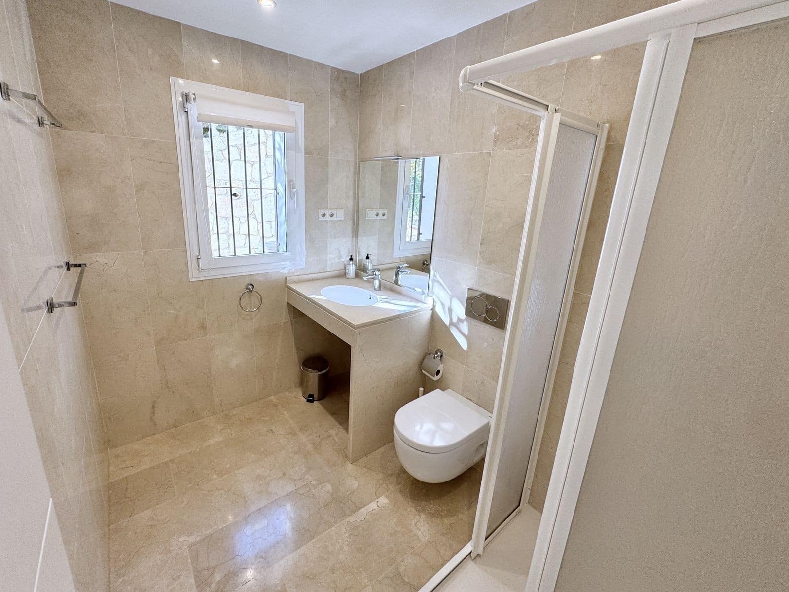 5 sovrum Villa till salu i La Cala de Mijas med pool garage - 1 595 000 € (Ref: 9501970)