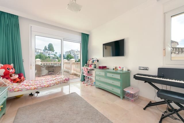 3 soveværelse Villa til salg i Calahonda, Mijas med swimmingpool garage - € 1.285.000 (Ref: 9501971)