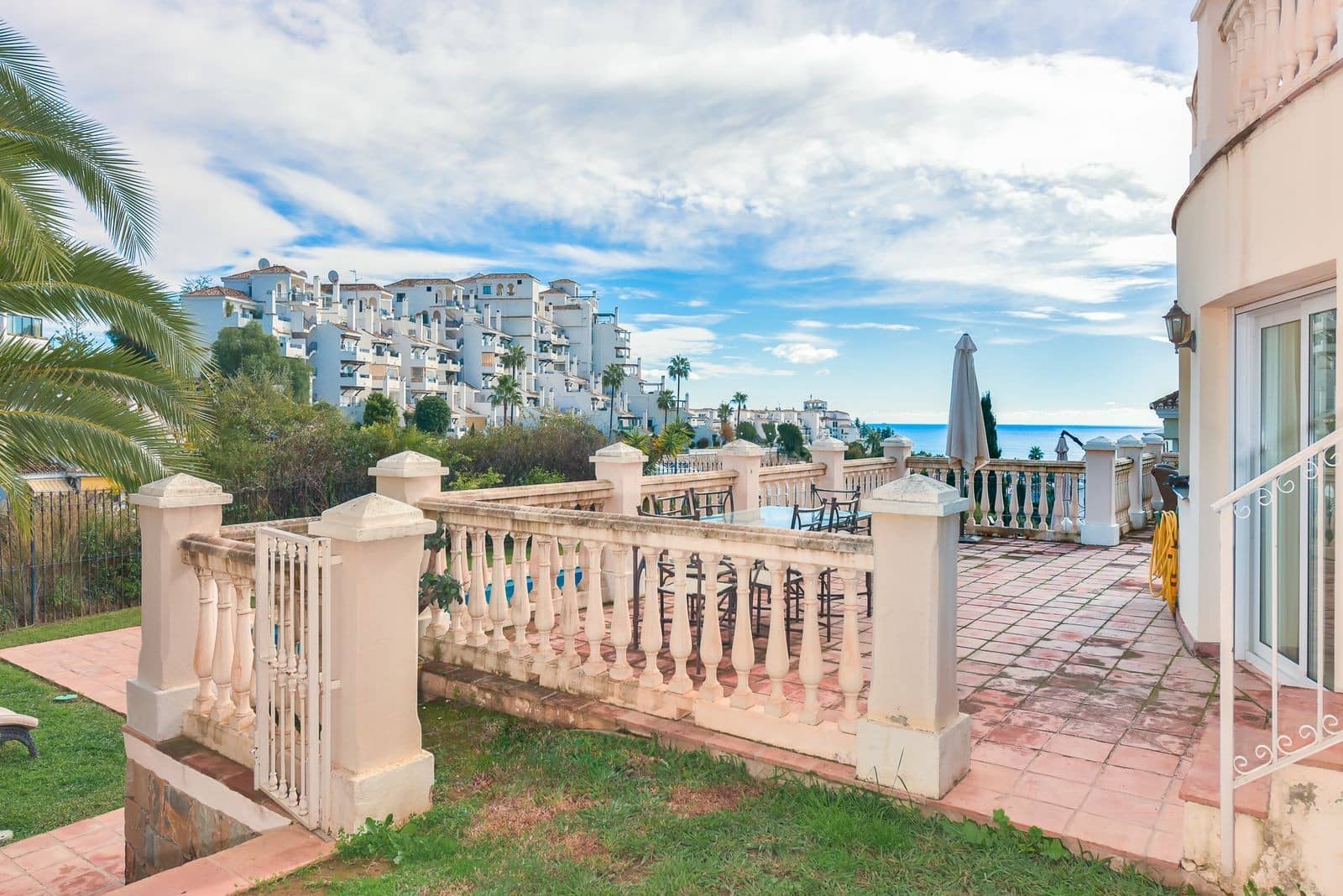 3 soveværelse Villa til salg i Calahonda med swimmingpool garage - € 1.285.000 (Ref: 9501971)