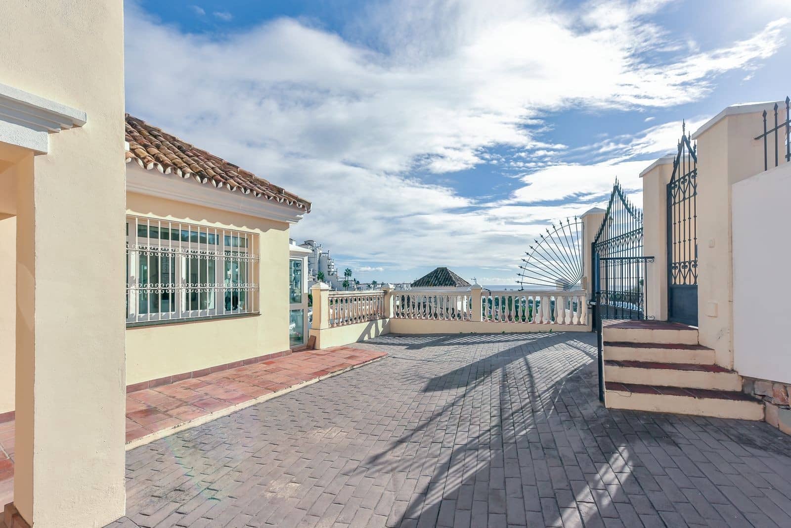 3 soveværelse Villa til salg i Calahonda med swimmingpool garage - € 1.285.000 (Ref: 9501971)