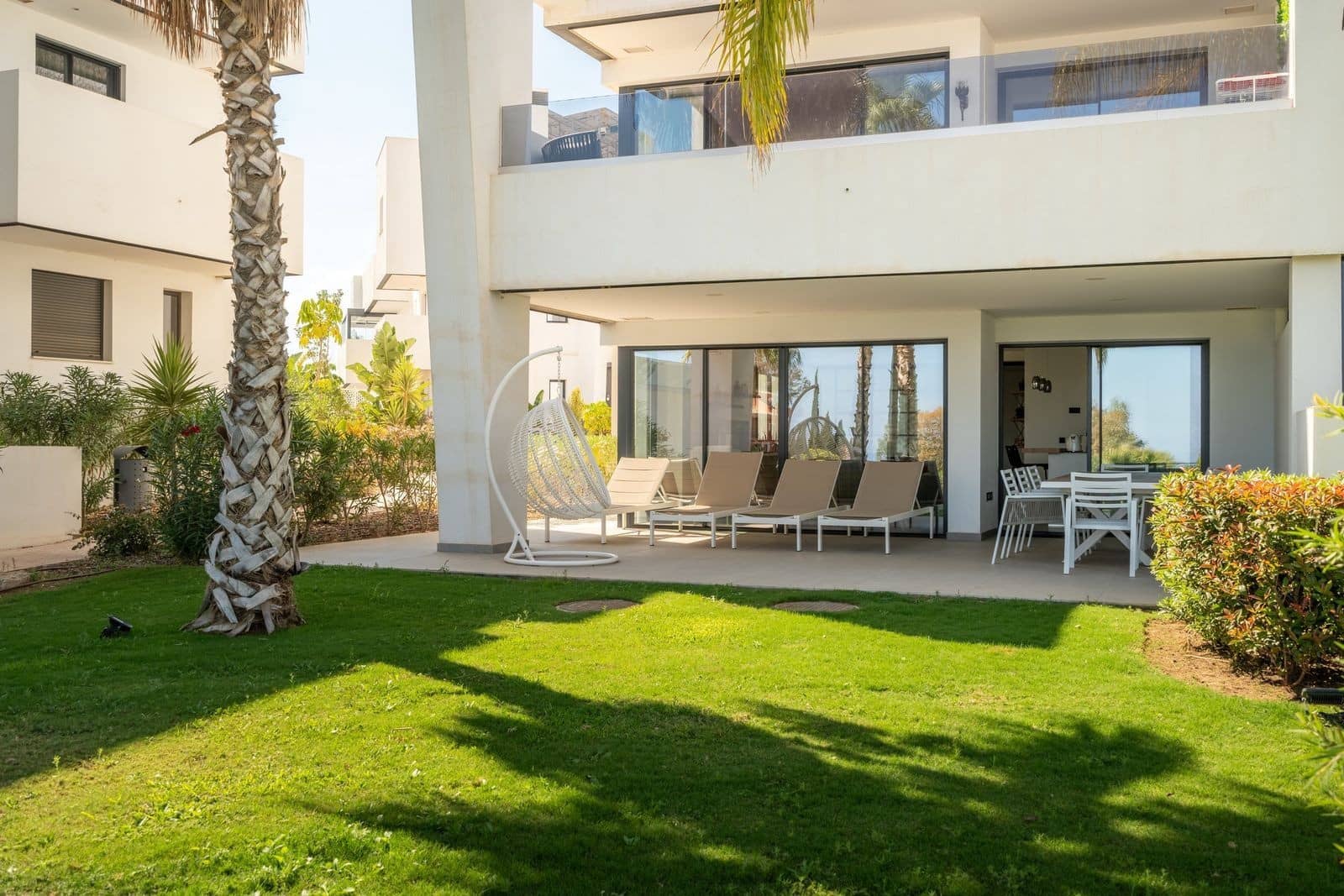 3 bedroom Apartment for sale in Estepona with pool garage - € 890,000 (Ref: 9513114)