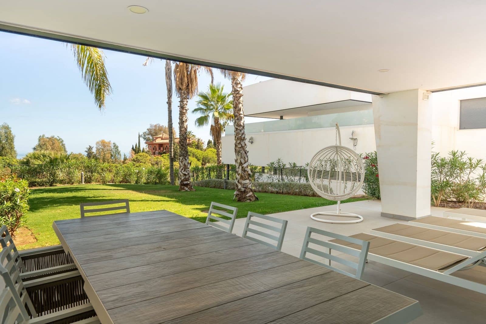3 bedroom Apartment for sale in Estepona with pool garage - € 890,000 (Ref: 9513114)