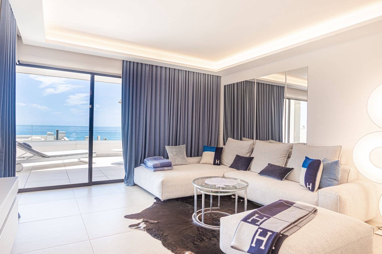 2 bedroom Apartment for sale in Estepona with pool garage - € 1,340,000 (Ref: 9513115)
