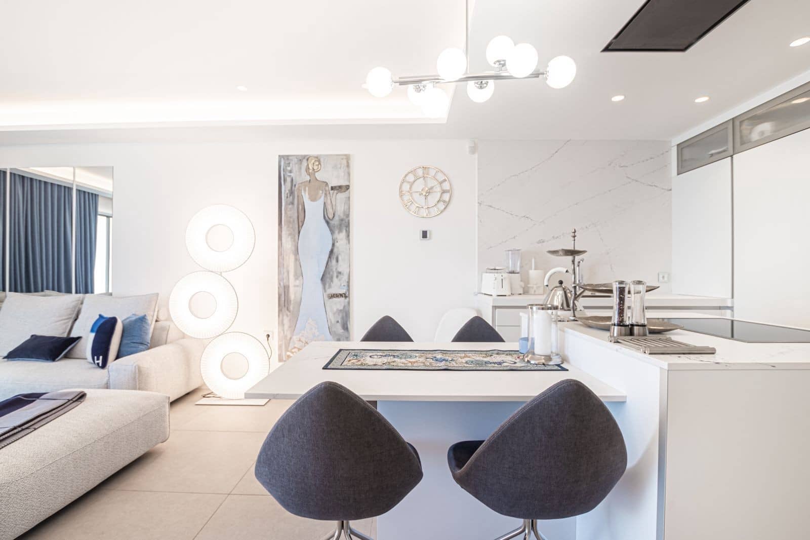 2 bedroom Apartment for sale in Estepona with pool garage - € 1,340,000 (Ref: 9513115)