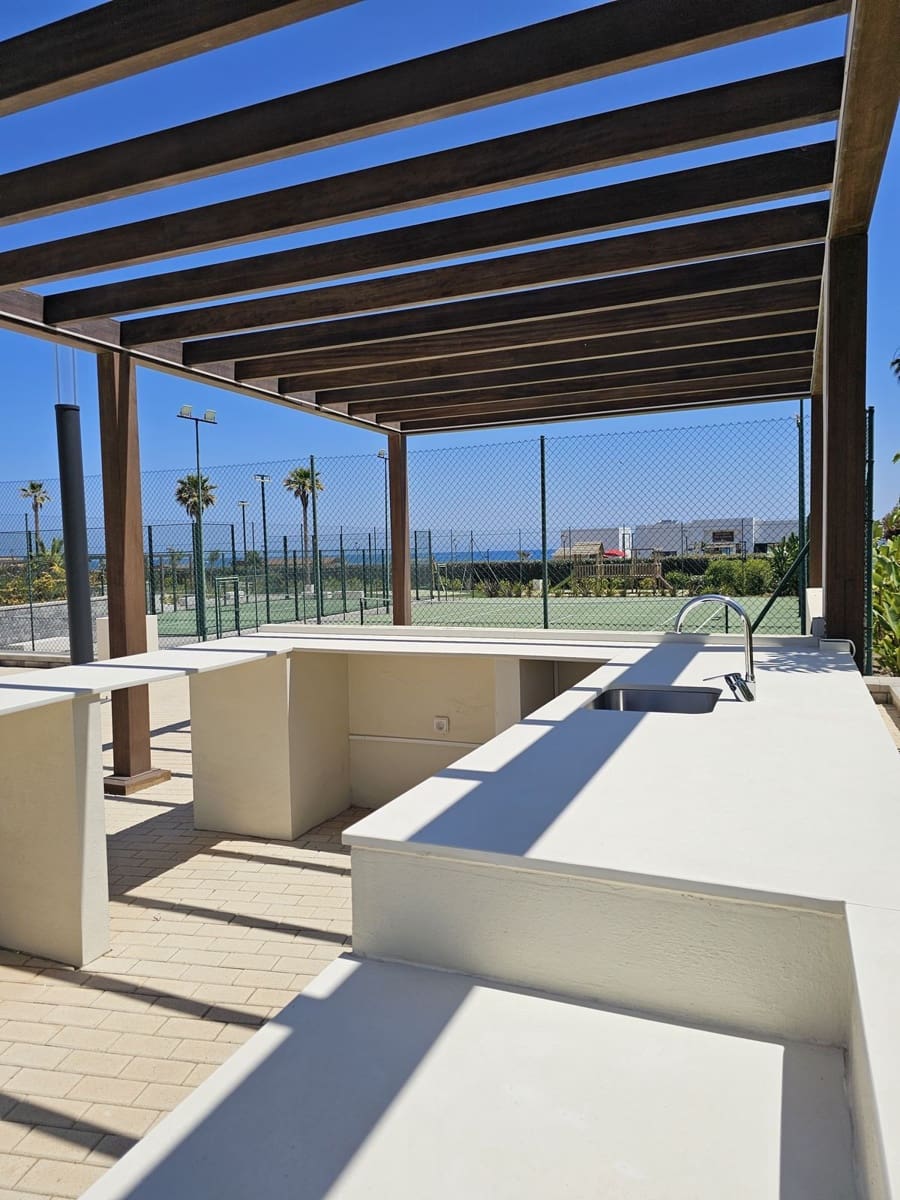 2 bedroom Apartment for sale in Estepona with pool garage - € 1,340,000 (Ref: 9513115)