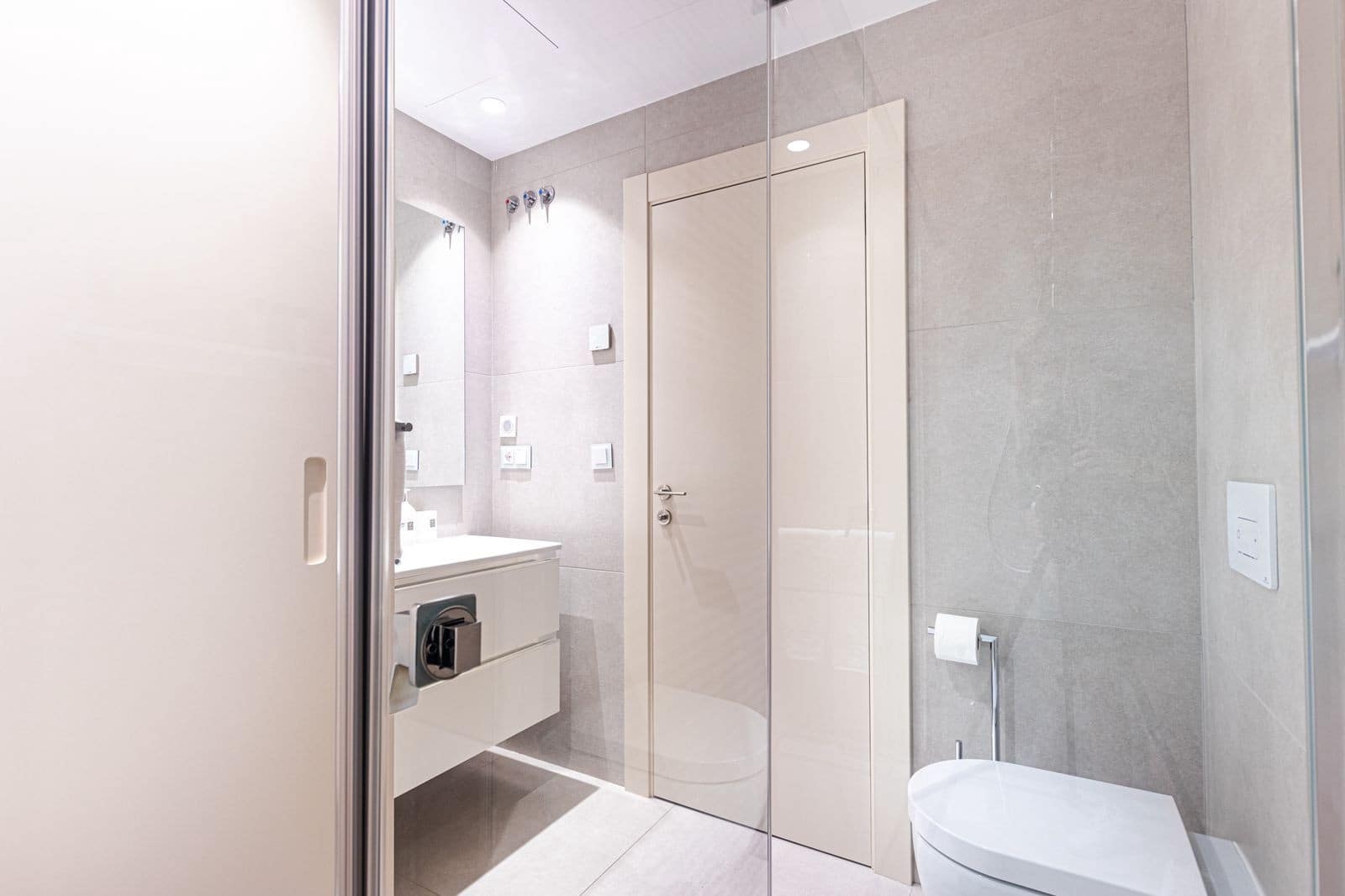 2 bedroom Apartment for sale in Estepona with pool garage - € 1,340,000 (Ref: 9513115)