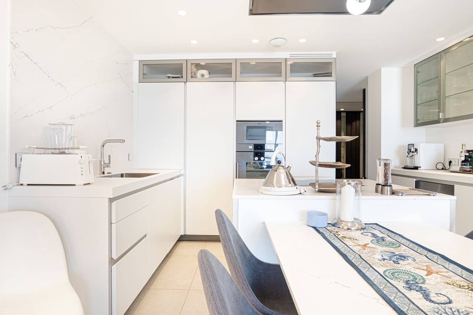 2 bedroom Apartment for sale in Estepona with pool garage - € 1,340,000 (Ref: 9513115)