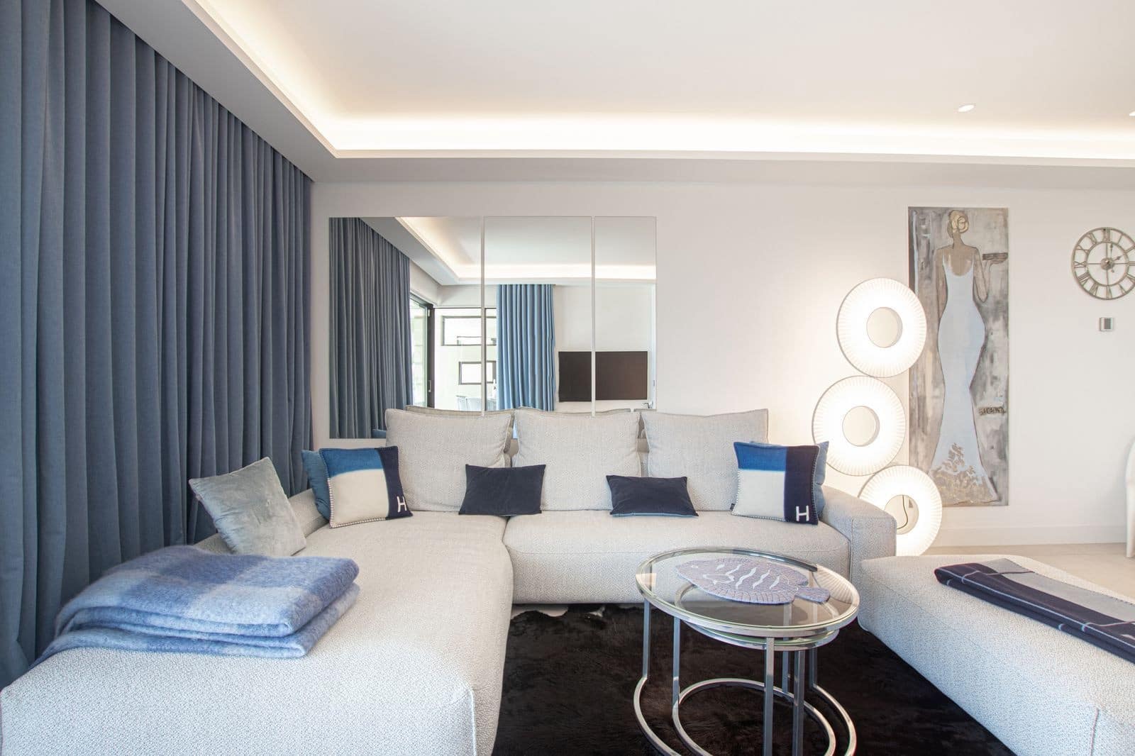 2 bedroom Apartment for sale in Estepona with pool garage - € 1,340,000 (Ref: 9513115)