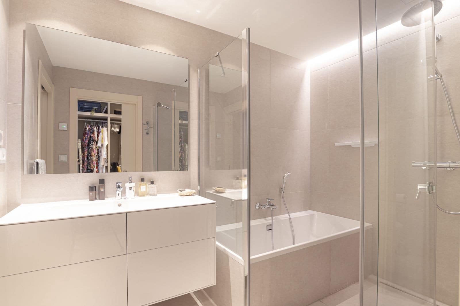 2 bedroom Apartment for sale in Estepona with pool garage - € 1,340,000 (Ref: 9513115)