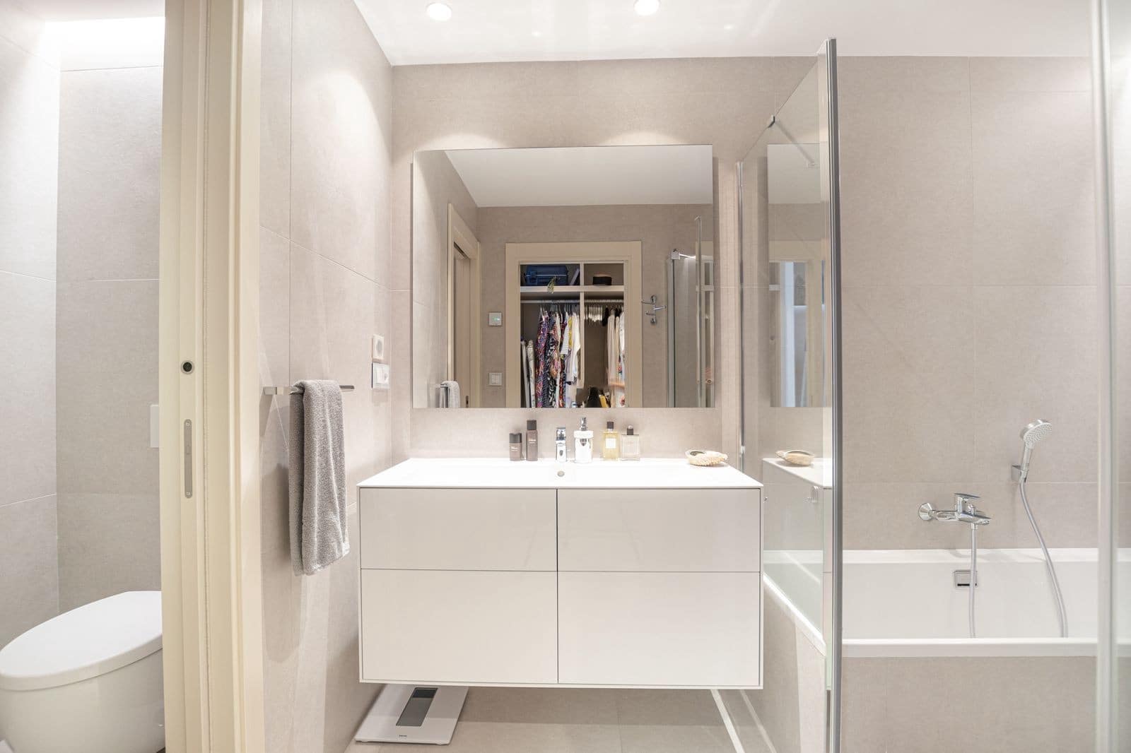 2 bedroom Apartment for sale in Estepona with pool garage - € 1,340,000 (Ref: 9513115)