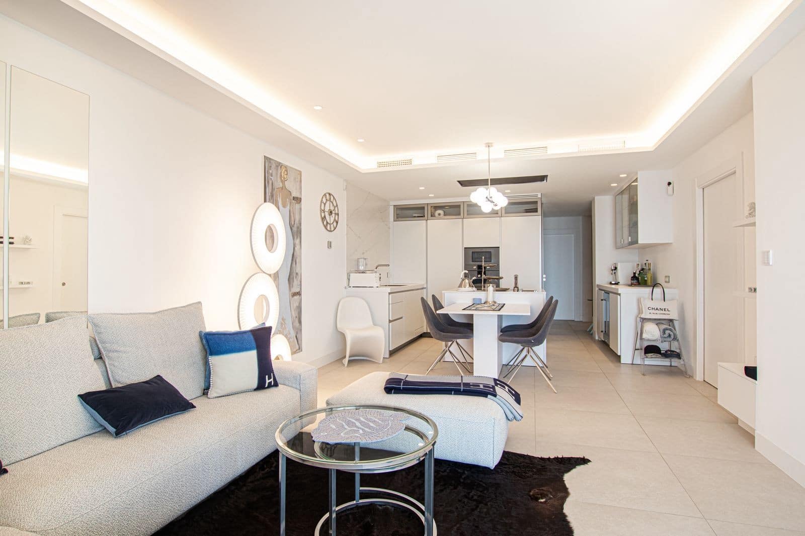 2 bedroom Apartment for sale in Estepona with pool garage - € 1,340,000 (Ref: 9513115)