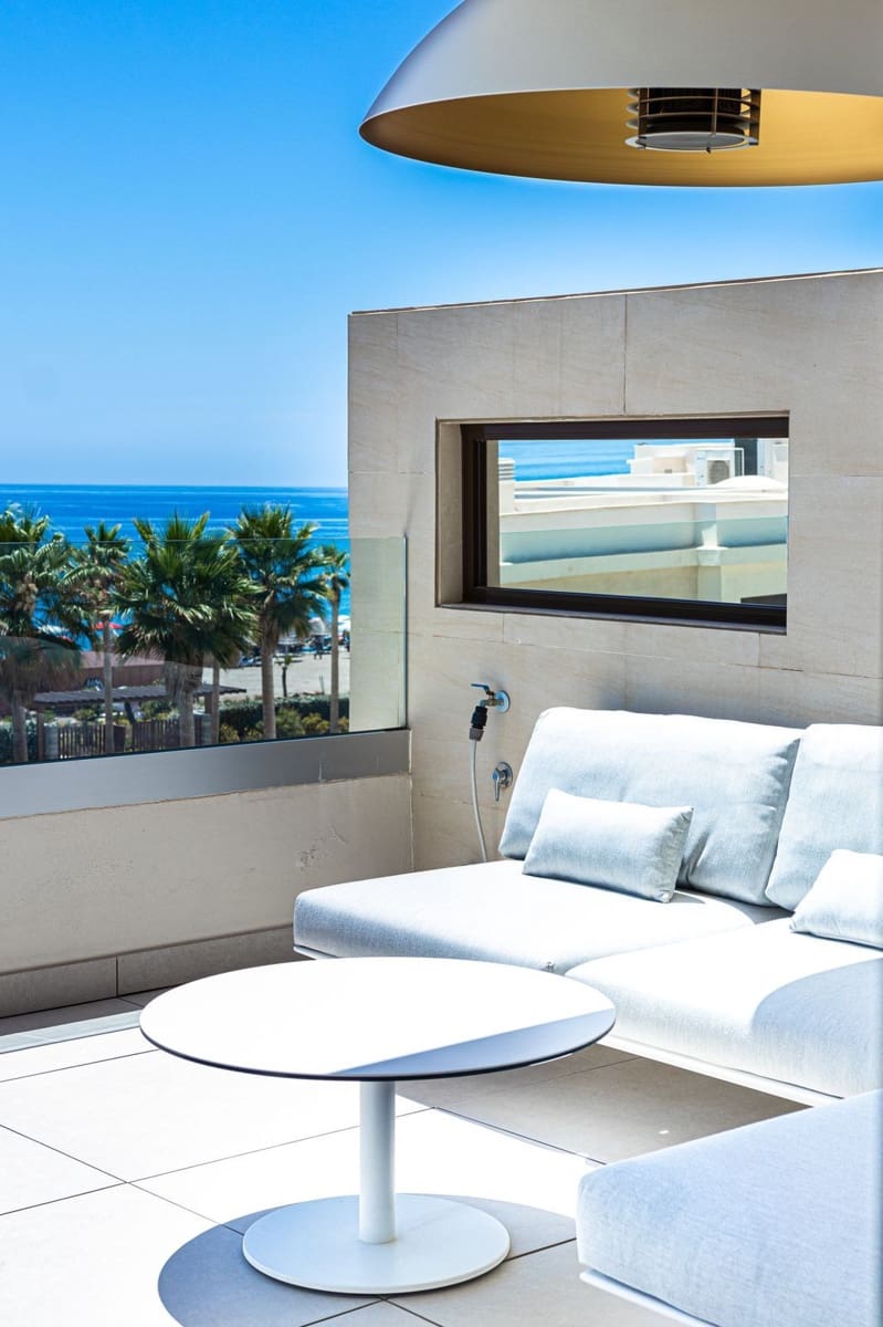2 slaapkamer Appartement te koop in Estepona met zwembad garage - € 1.340.000 (Ref: 9513115)