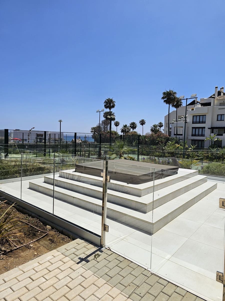 2 slaapkamer Appartement te koop in Estepona met zwembad garage - € 1.340.000 (Ref: 9513115)