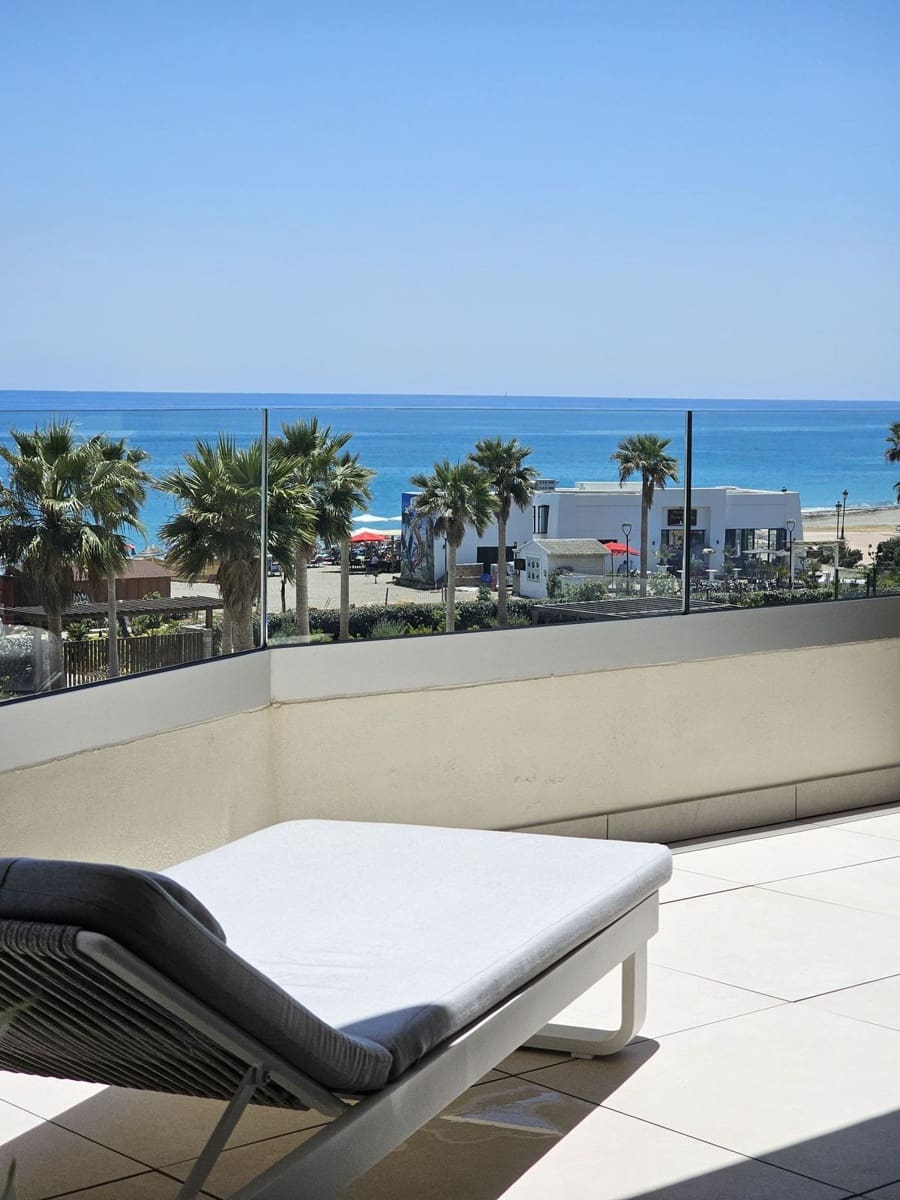 2 slaapkamer Appartement te koop in Estepona met zwembad garage - € 1.340.000 (Ref: 9513115)