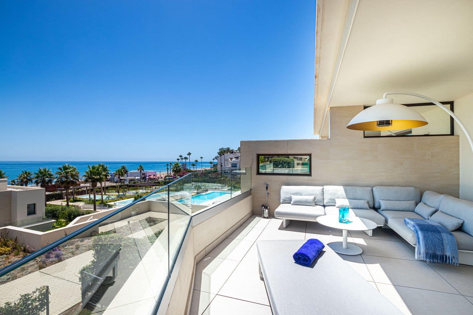 2 slaapkamer Appartement te koop in Estepona met zwembad garage - € 1.340.000 (Ref: 9513115)