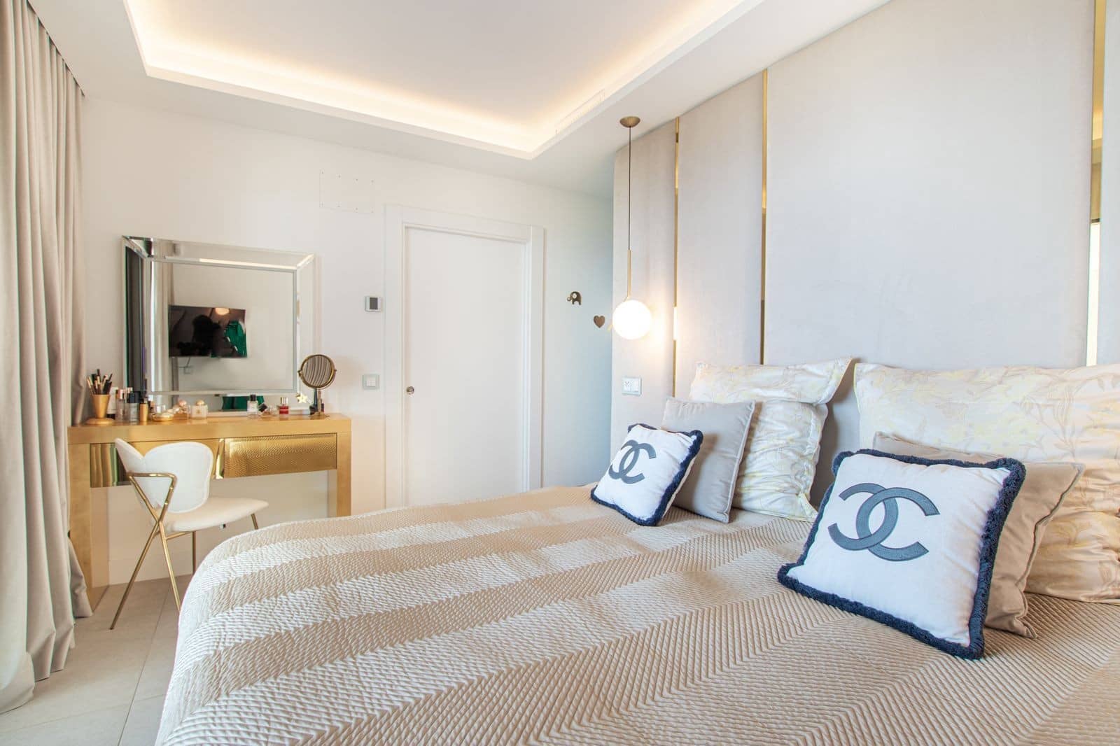2 slaapkamer Appartement te koop in Estepona met zwembad garage - € 1.340.000 (Ref: 9513115)