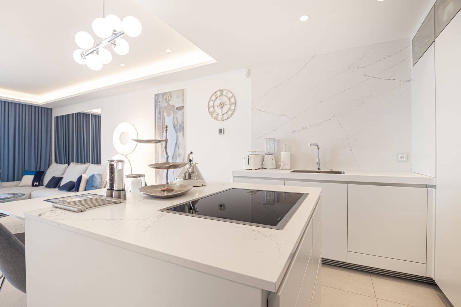 2 slaapkamer Appartement te koop in Estepona met zwembad garage - € 1.340.000 (Ref: 9513115)