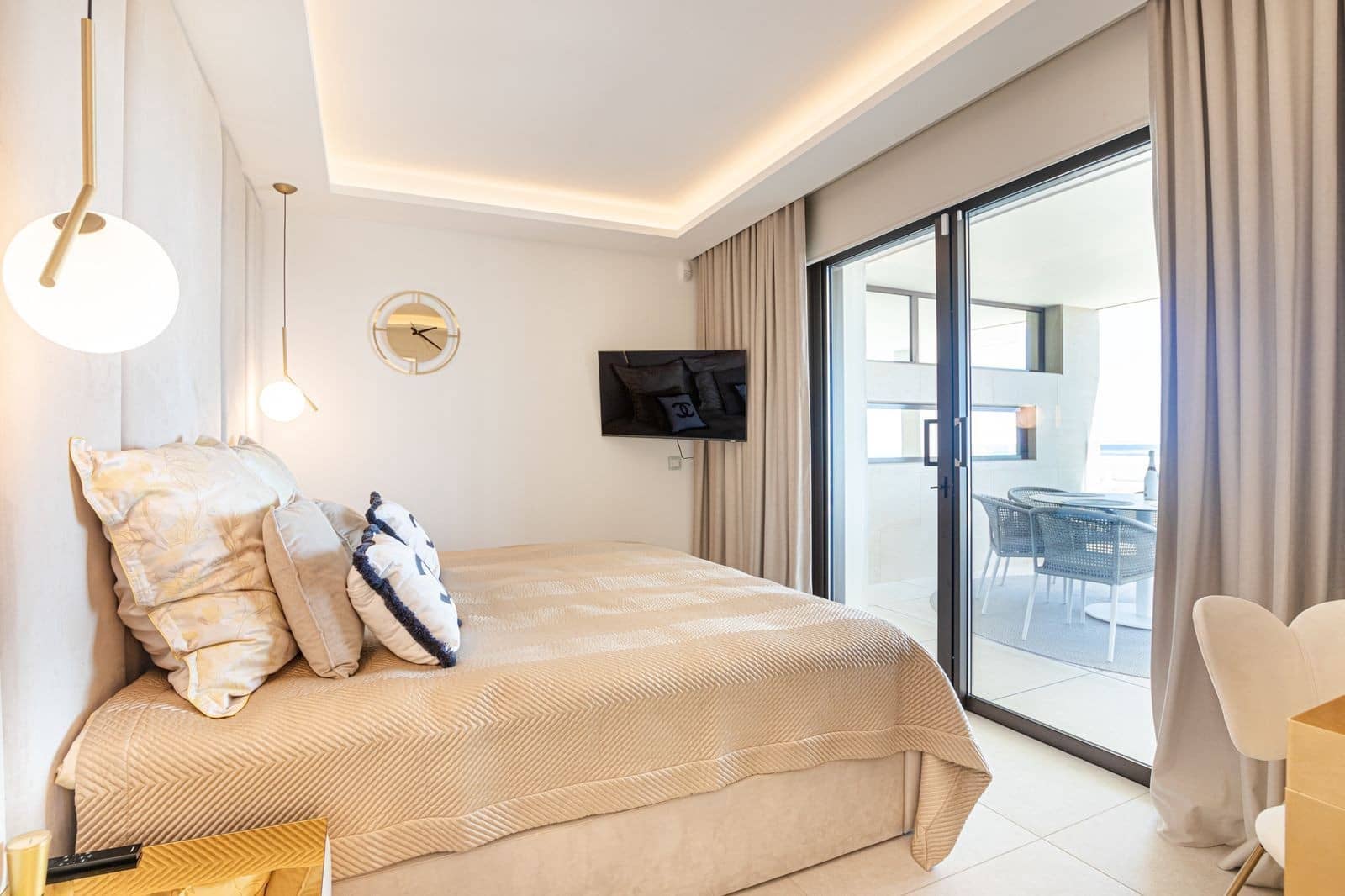 2 slaapkamer Appartement te koop in Estepona met zwembad garage - € 1.340.000 (Ref: 9513115)