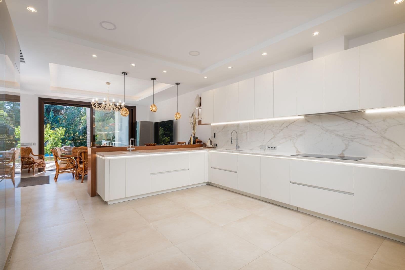 7 soverom Villa til salgs i Guadalmina med svømmebasseng garasje - € 5 190 000 (Ref: 9513116)