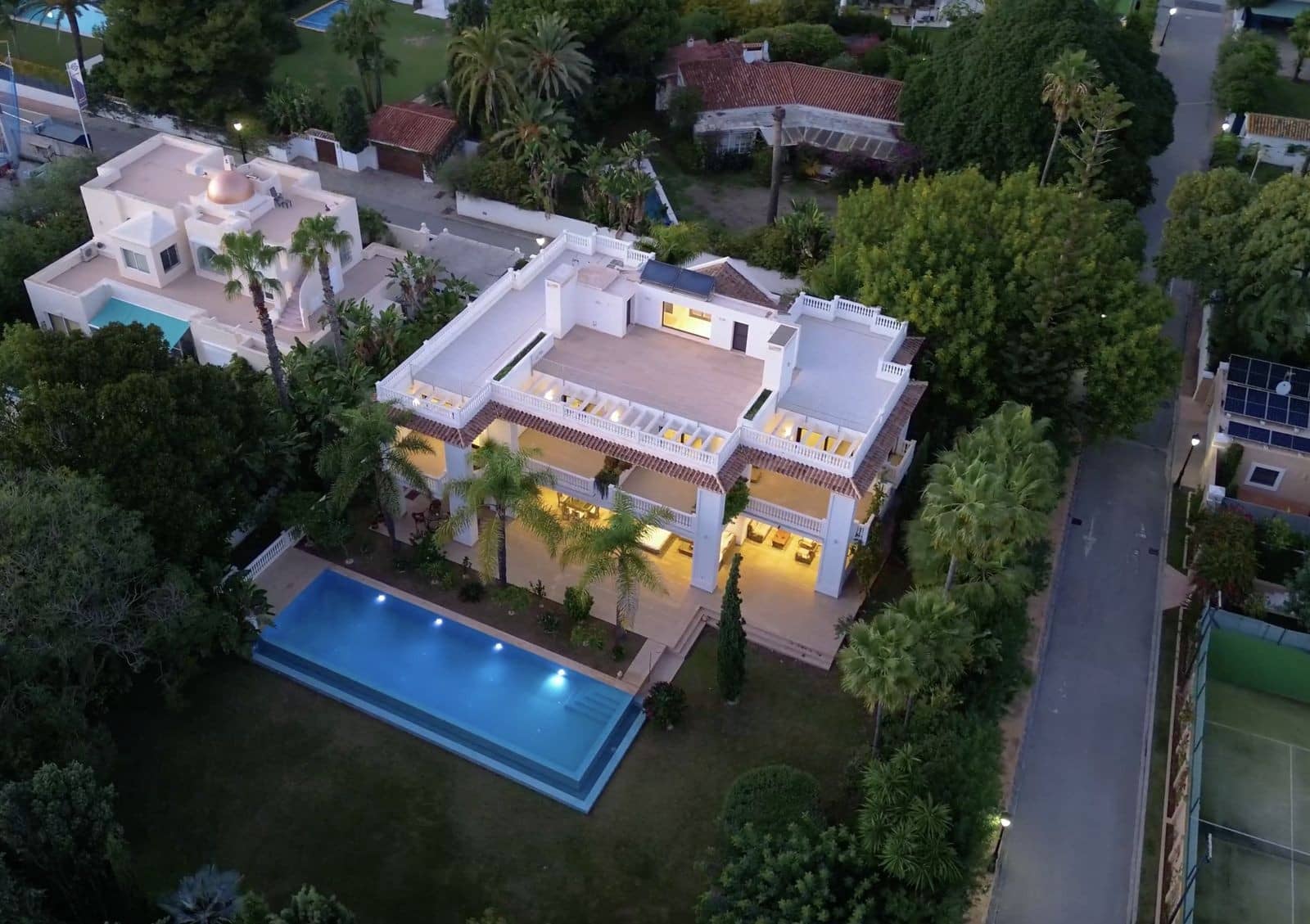 7 soverom Villa til salgs i Guadalmina med svømmebasseng garasje - € 5 190 000 (Ref: 9513116)