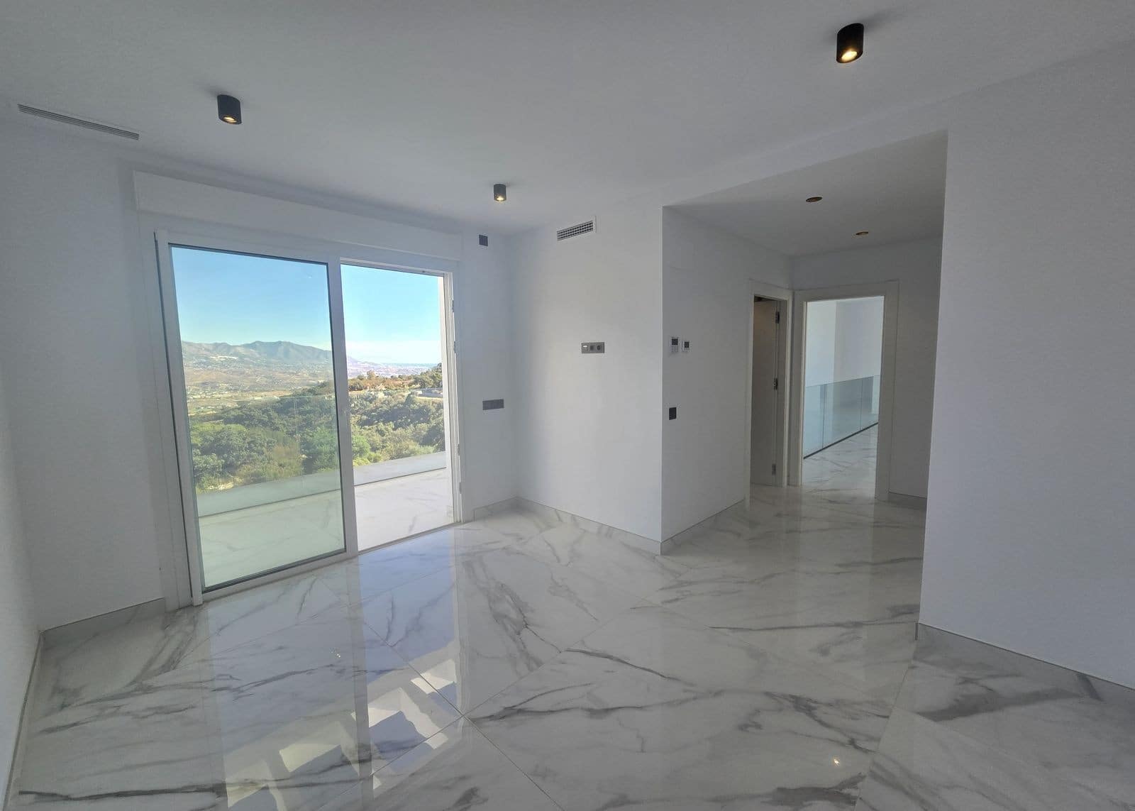 4 Zimmer Villa zu verkaufen in Marbella mit Pool Garage - 1.599.000 € (Ref: 9513117)