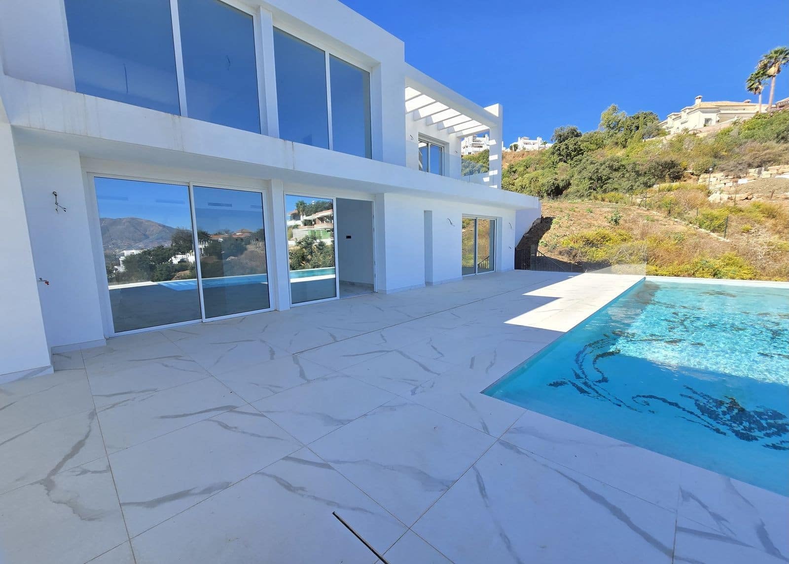 4 Zimmer Villa zu verkaufen in Marbella mit Pool Garage - 1.599.000 € (Ref: 9513117)