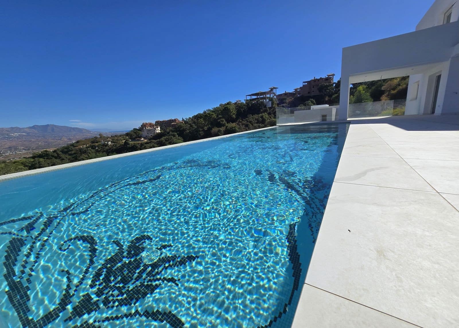 4 Zimmer Villa zu verkaufen in Marbella mit Pool Garage - 1.599.000 € (Ref: 9513117)