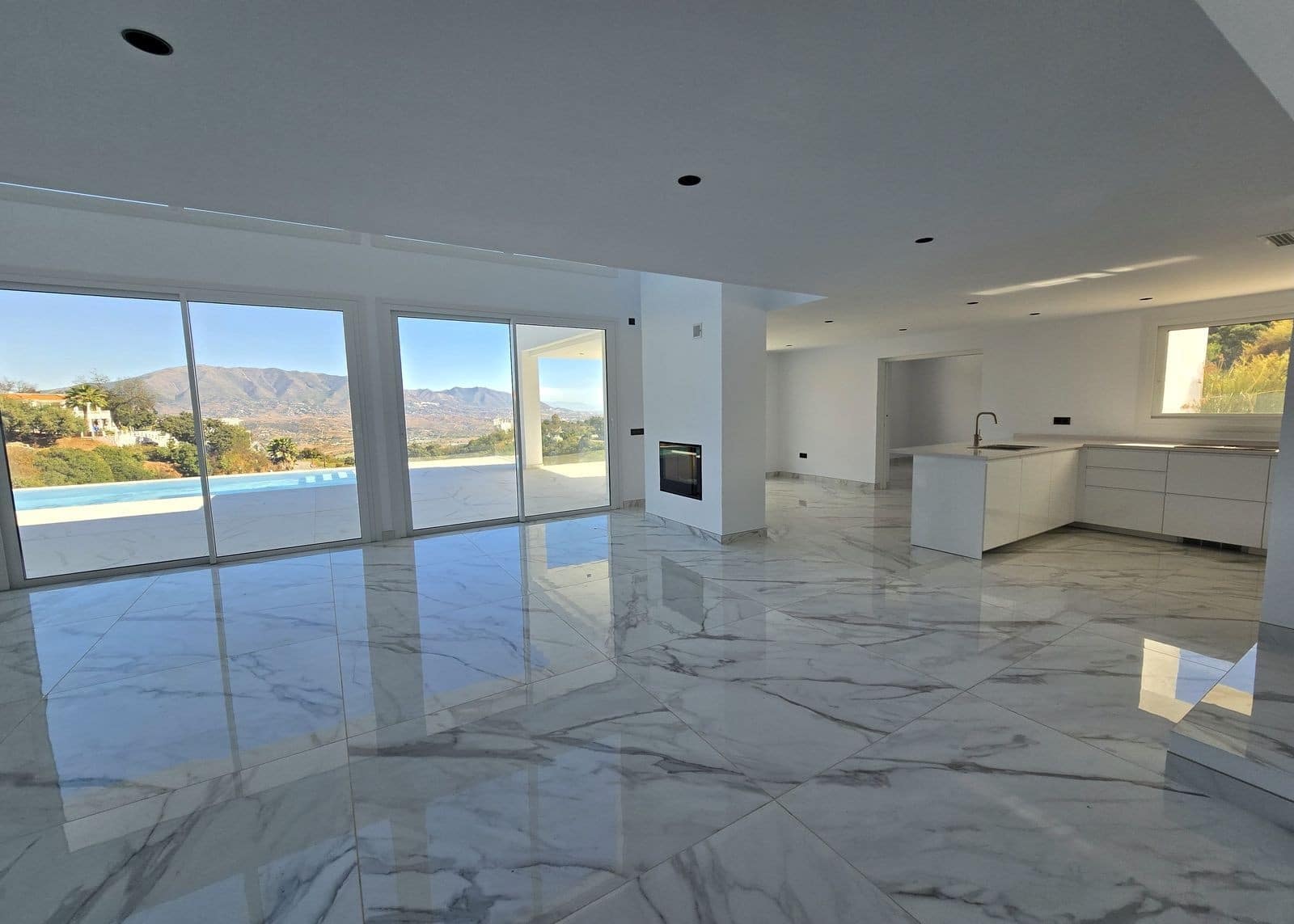 4 Zimmer Villa zu verkaufen in Marbella mit Pool Garage - 1.599.000 € (Ref: 9513117)