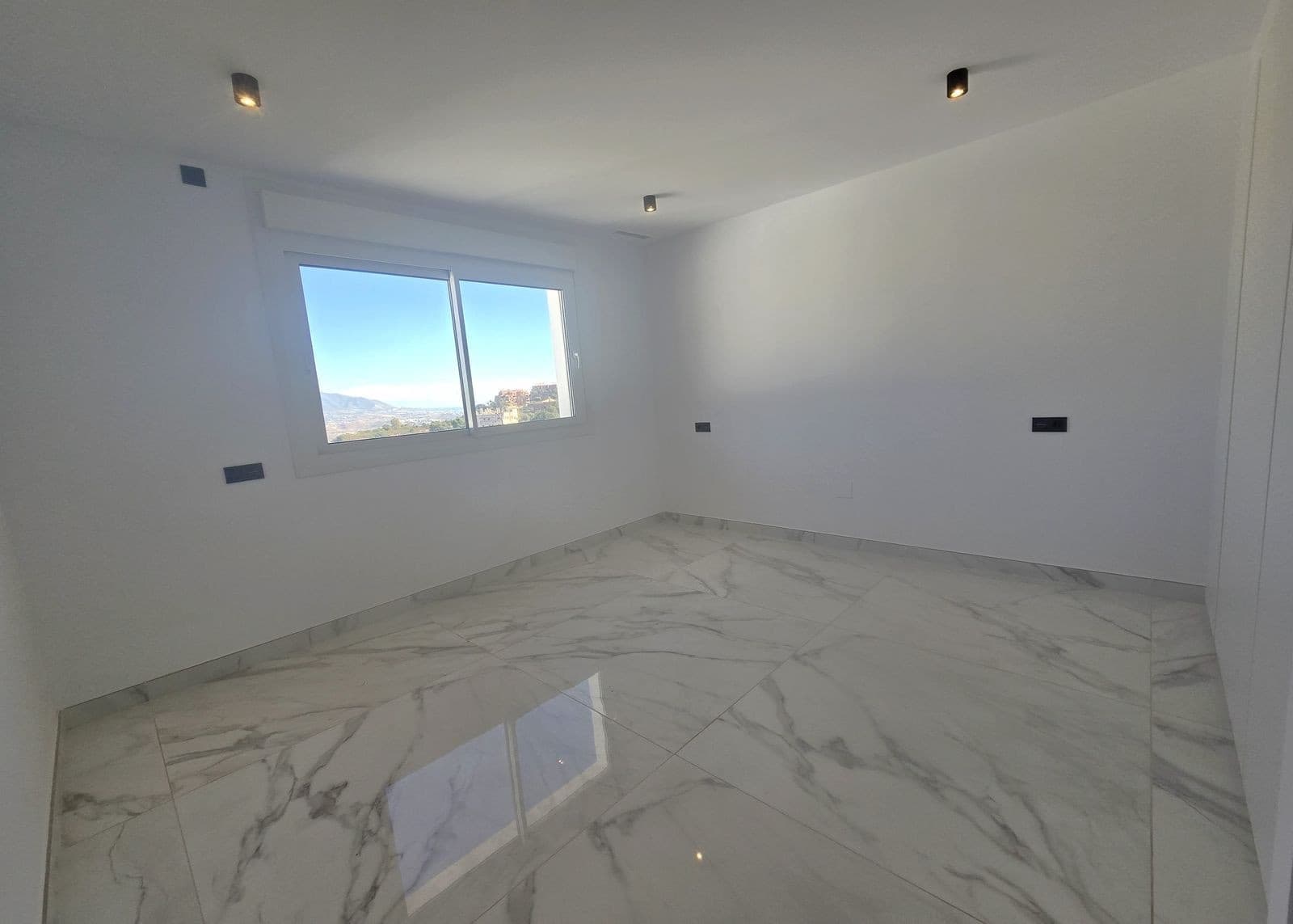 4 slaapkamer Villa te koop in Marbella met zwembad garage - € 1.599.000 (Ref: 9513117)