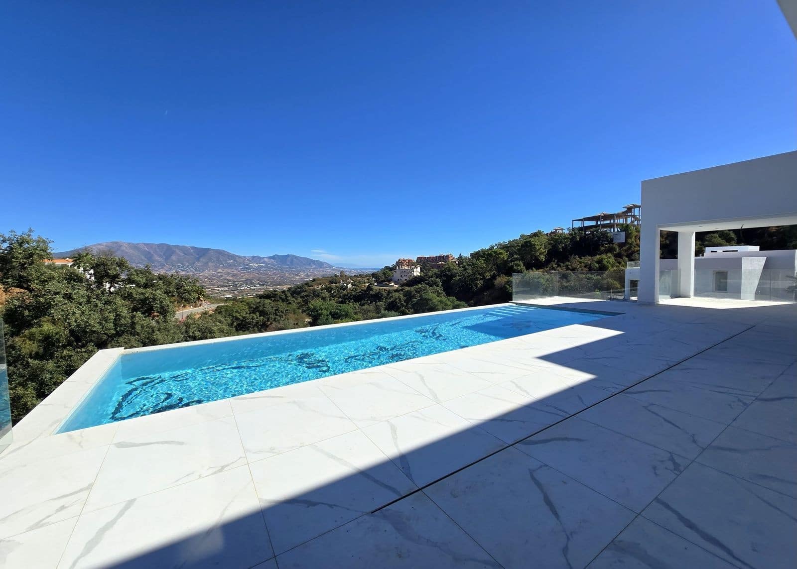 4 slaapkamer Villa te koop in Marbella met zwembad garage - € 1.599.000 (Ref: 9513117)