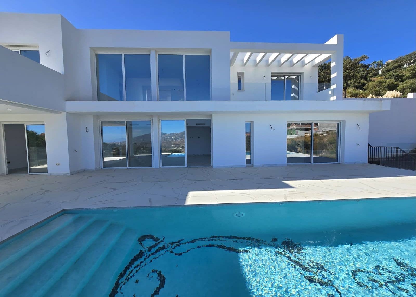 4 slaapkamer Villa te koop in Marbella met zwembad garage - € 1.599.000 (Ref: 9513117)