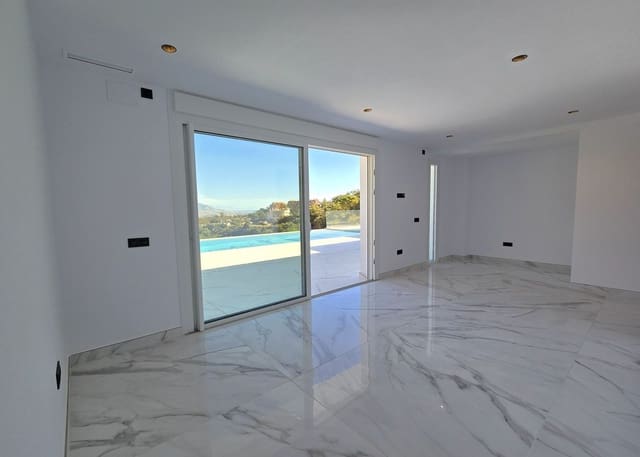 4 soveværelse Villa til salg i Marbella med swimmingpool garage - € 1.599.000 (Ref: 9513117)