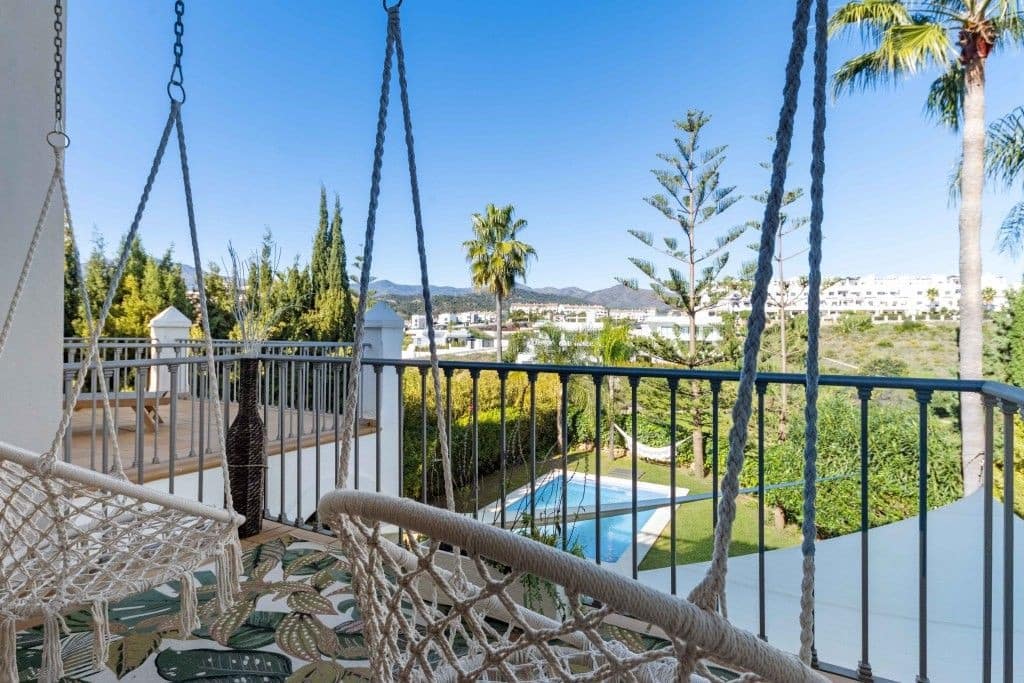 4 soveværelse Villa til salg i Estepona med swimmingpool garage - € 1.299.000 (Ref: 9513121)