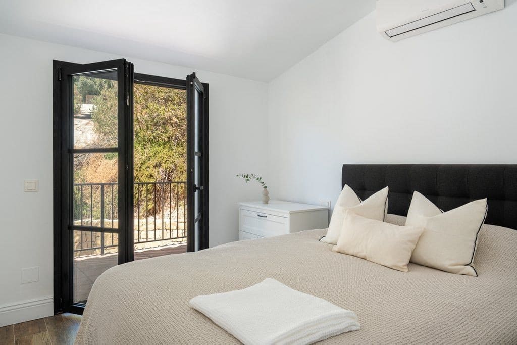 5 bedroom Finca/Country House for sale in Casares - € 1,550,000 (Ref: 9518793)