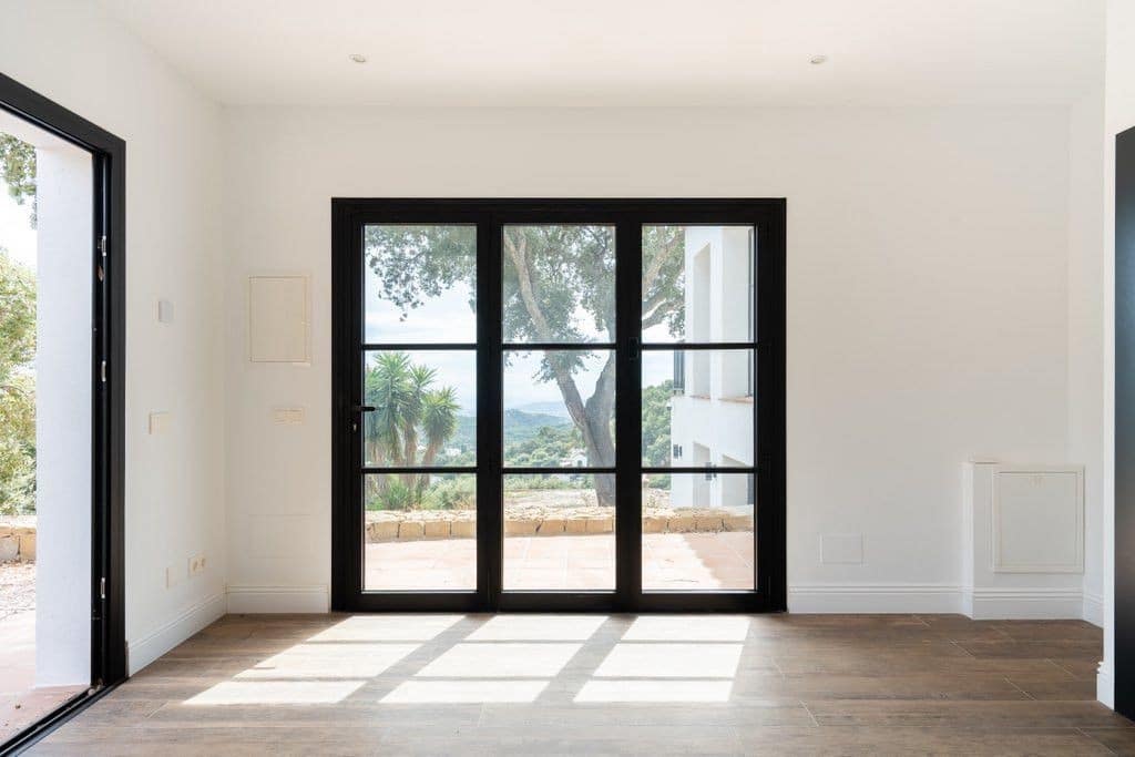 5 bedroom Finca/Country House for sale in Casares - € 1,550,000 (Ref: 9518793)