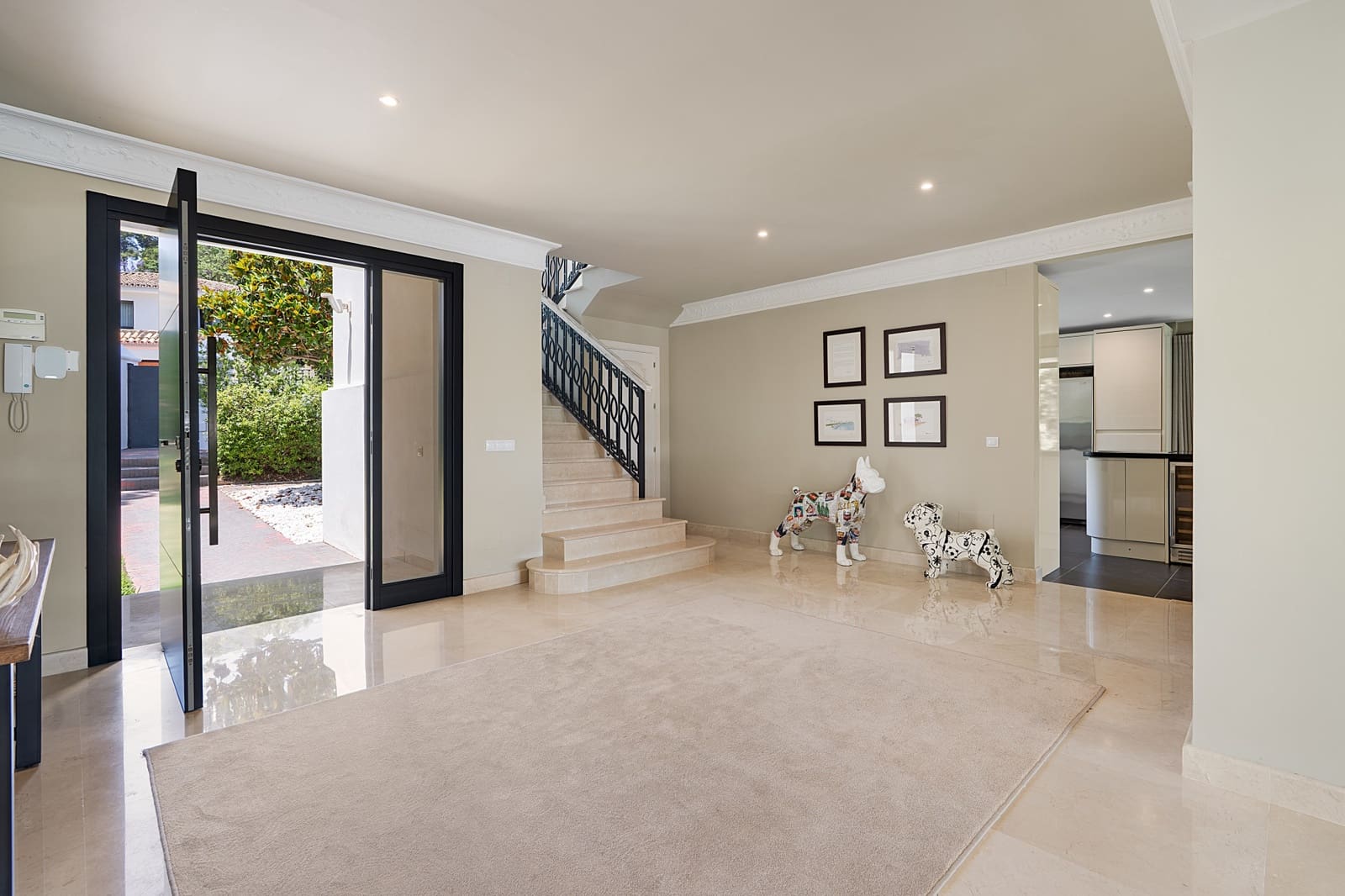 4 bedroom Villa for sale in Nueva Andalucia with pool garage - € 3,250,000 (Ref: 9527294)