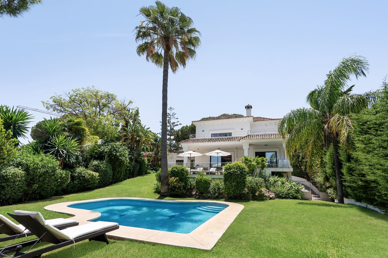 4 bedroom Villa for sale in Nueva Andalucia with pool garage - € 3,250,000 (Ref: 9527294)