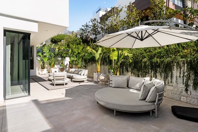 4 soveværelse Semi-Rækkehus til salg i Marbella med swimmingpool garage - € 3.500.000 (Ref: 9527295)