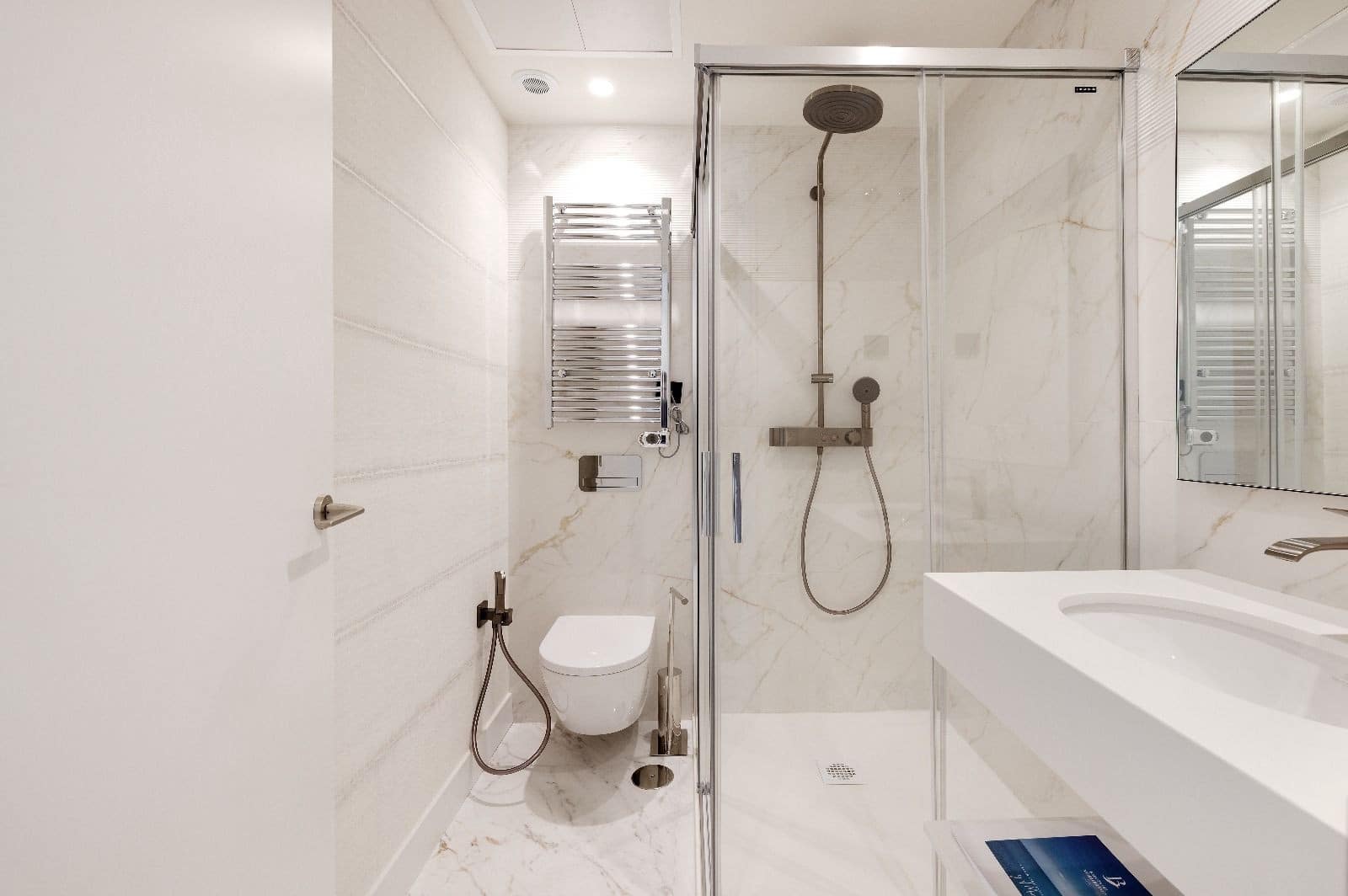 Apartamento de 3 habitaciones en Estepona en venta con piscina - 1.387.000 € (Ref: 9527300)