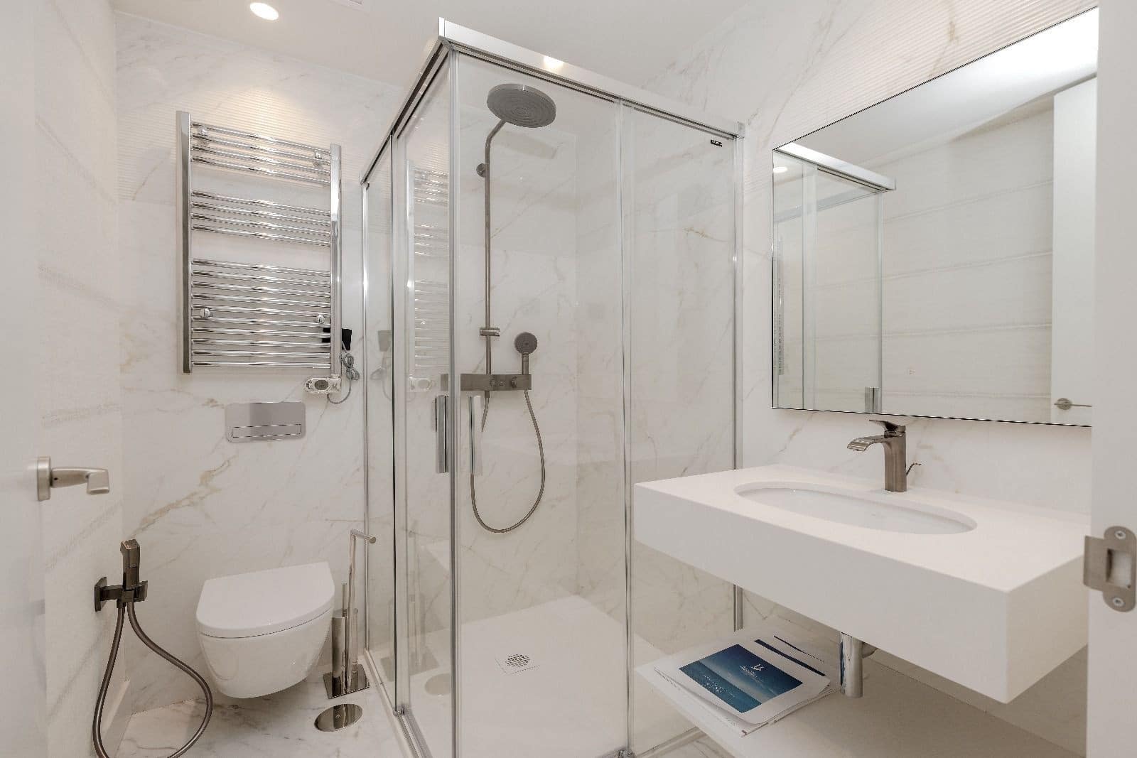 Apartamento de 3 habitaciones en Estepona en venta con piscina - 1.387.000 € (Ref: 9527300)