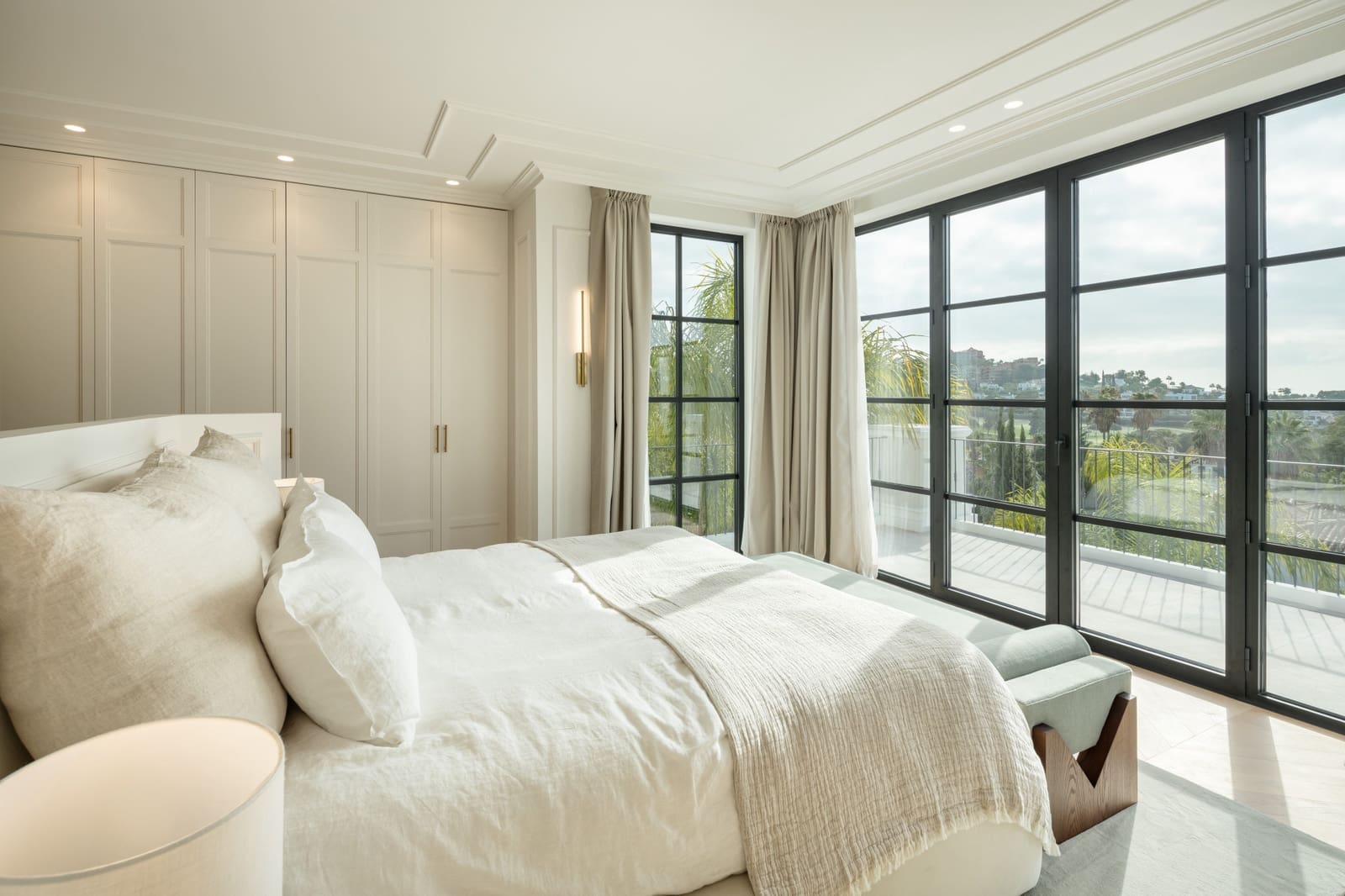 5 bedroom Villa for sale in Marbella with garage - € 4,995,000 (Ref: 9527348)