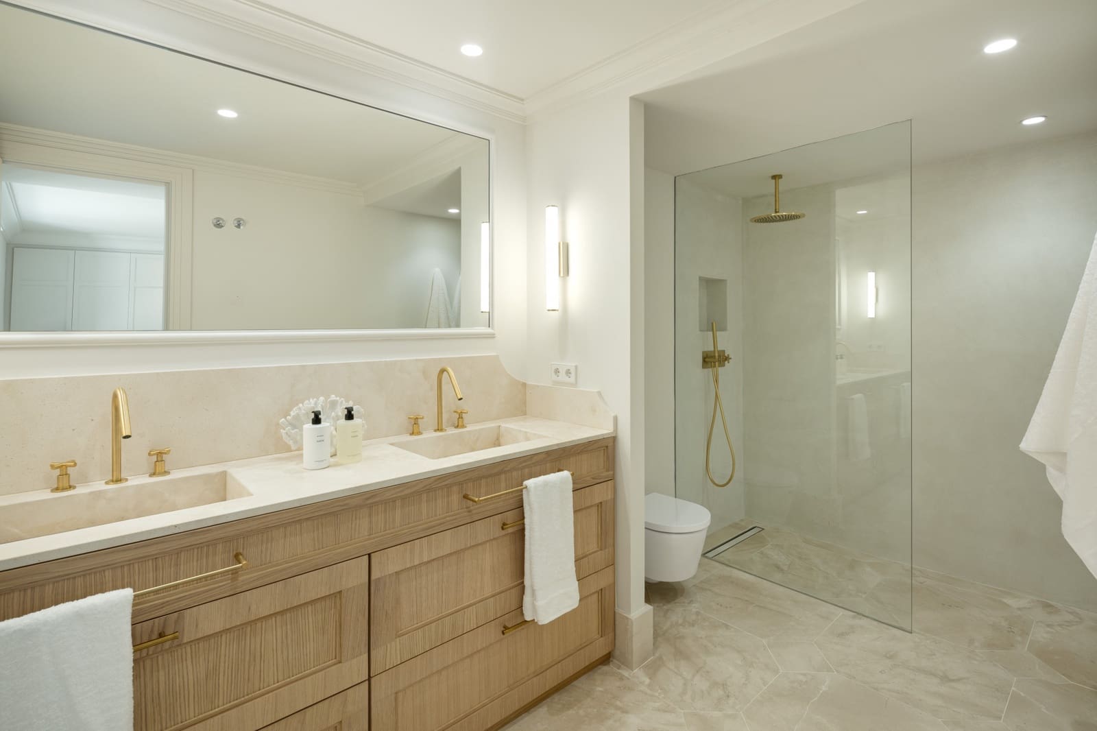 5 bedroom Villa for sale in Marbella with garage - € 4,995,000 (Ref: 9527348)