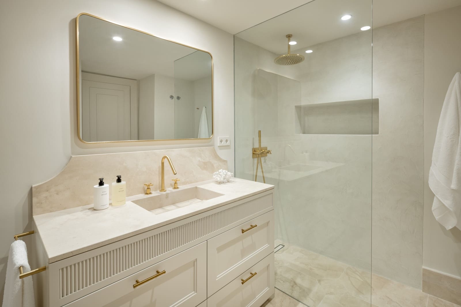 5 bedroom Villa for sale in Marbella with garage - € 4,995,000 (Ref: 9527348)