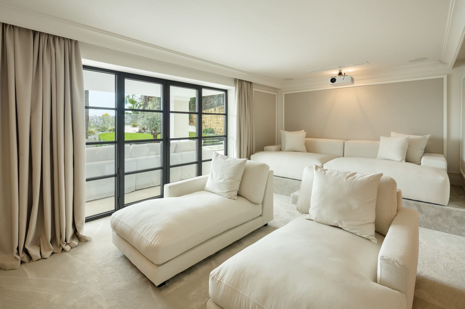 5 bedroom Villa for sale in Marbella with garage - € 4,995,000 (Ref: 9527348)