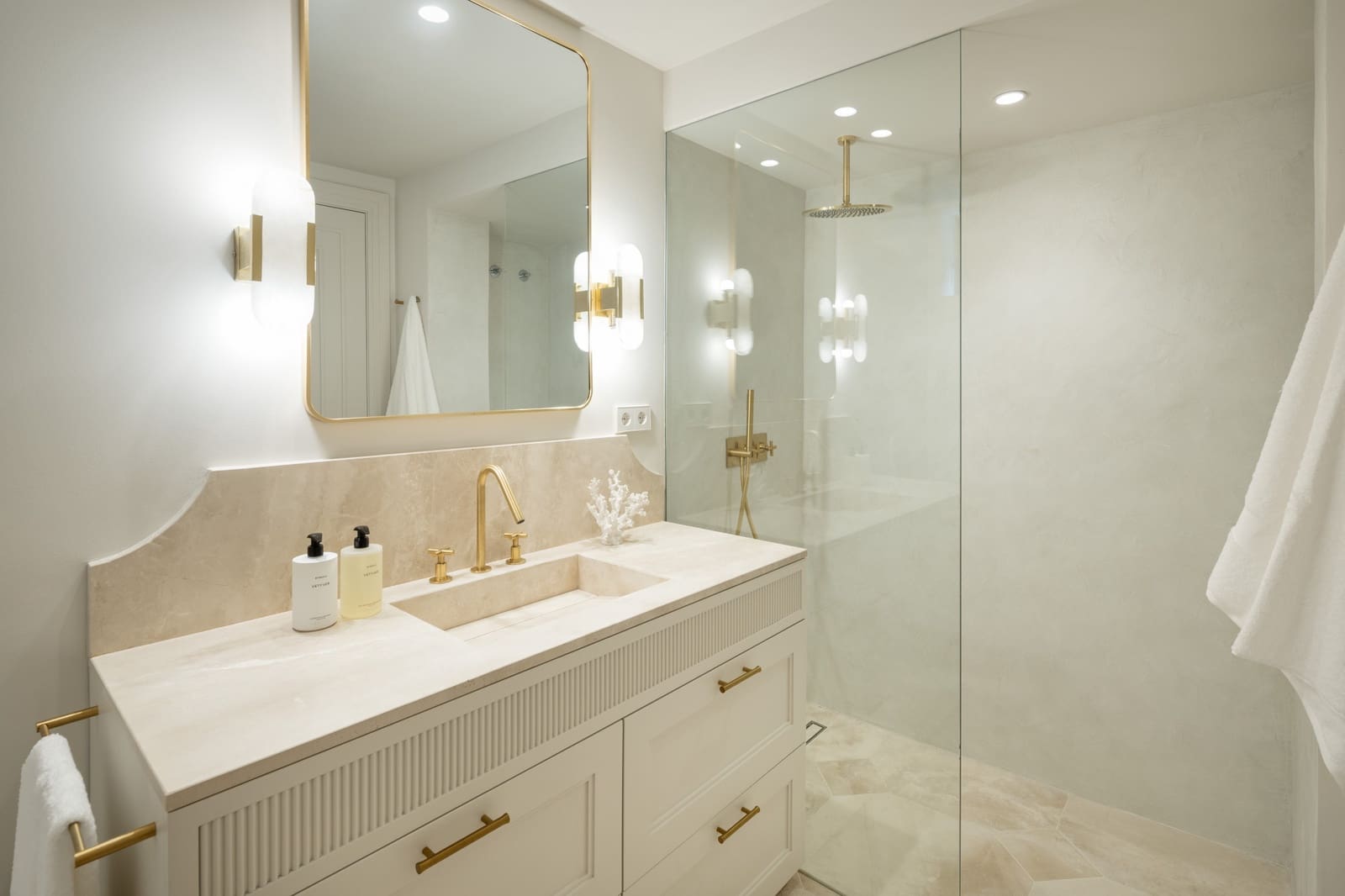 5 bedroom Villa for sale in Marbella with garage - € 4,995,000 (Ref: 9527348)