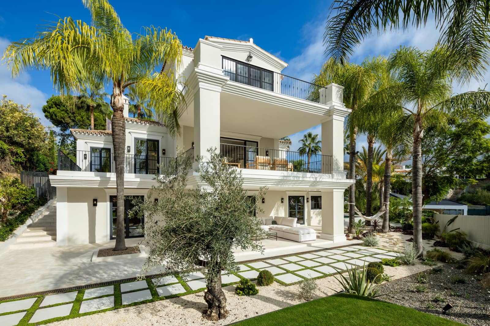 5 bedroom Villa for sale in Marbella with garage - € 4,995,000 (Ref: 9527348)