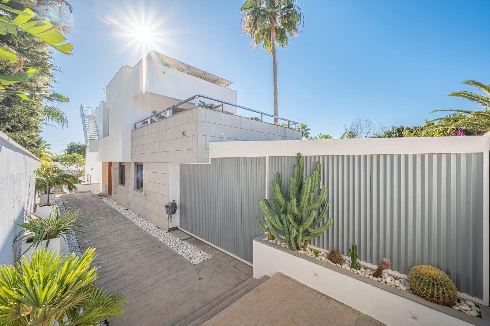 4 Zimmer Villa zu verkaufen in Marbella mit Pool Garage - 2.450.000 € (Ref: 9527384)