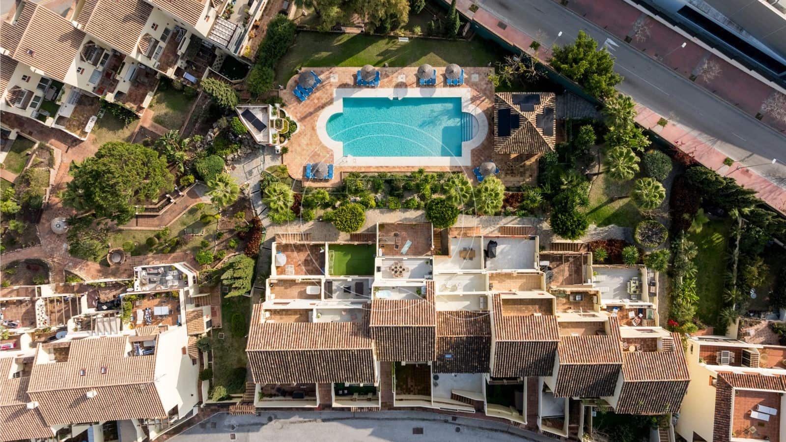3 soveværelse Byhus til salg i Marbella med swimmingpool - € 850.000 (Ref: 9533425)