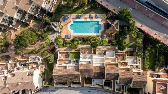 3 soveværelse Byhus til salg i Marbella med swimmingpool - € 850.000 (Ref: 9533425)