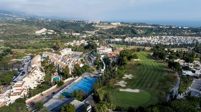 3 soveværelse Byhus til salg i Marbella med swimmingpool - € 850.000 (Ref: 9533425)